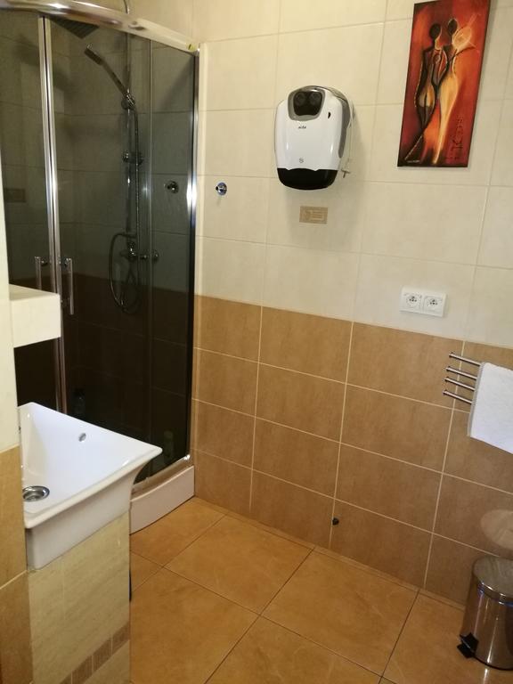 Gosciniec Grek Zorba - Pokoje I Domki 4 Osobowe - 16Km Od Zator Energylandia Inwałd Dış mekan fotoğraf